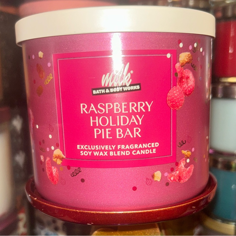 Bath and Body Works Raspberry Holiday Pie Bar 3 Wick Candle